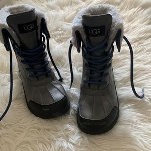 Ugh snow boots size youth 2